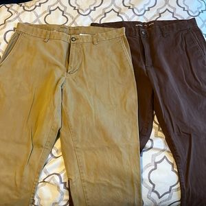 4 tan and 1 brown old navy chinos. Great condition, worn a few times. No flaws.